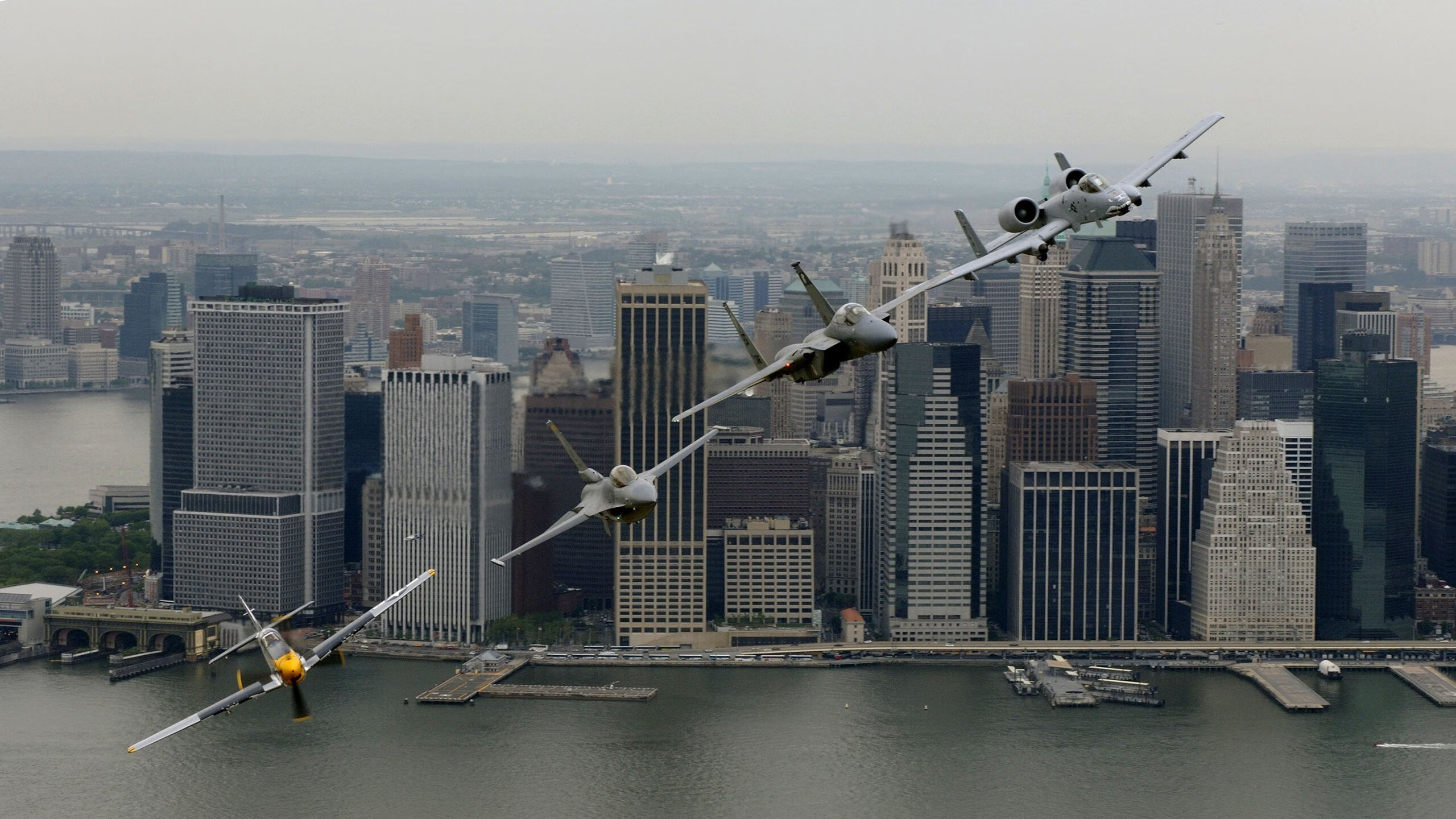 开云官网在线-库里逆天远投：每一粒三分都成为比赛的转折点！，库里投超远三分视频